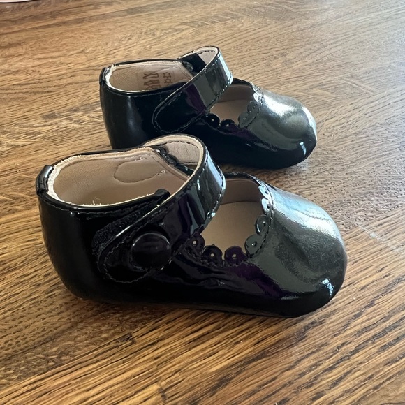 NEW/never worn Elephantito Baby Girl Mary Jane Shoes in Black Patent. Size 1. - Picture 3 of 5